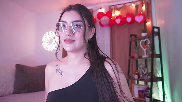 Nalia adams online show from 10/03/25, 02:47