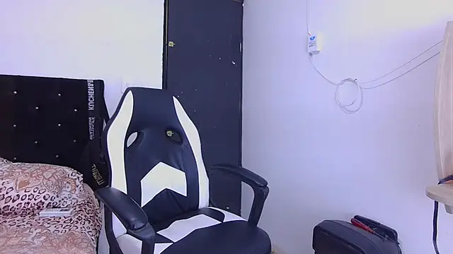 hot man05 online show from 10/30/25, 09:15