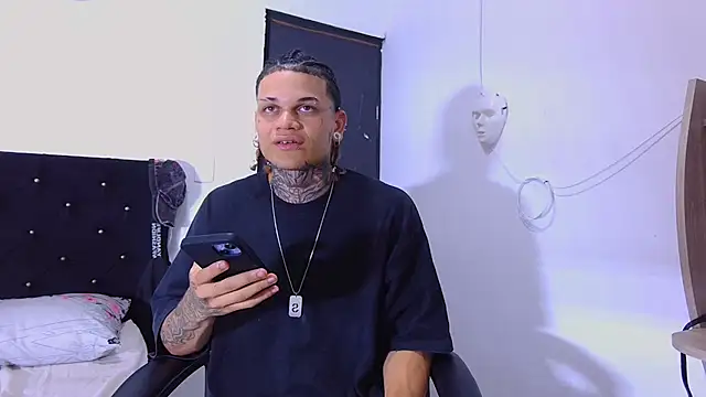 hot man05 online show from 11/14/25, 05:39