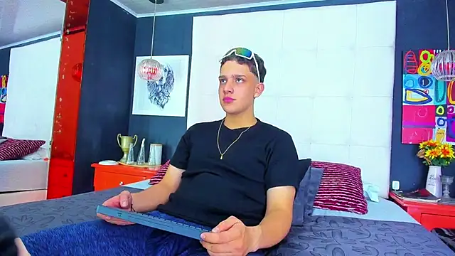 Snapshot of Thomas_May4rs chatting on 03/13/25, 04:38 Thomas May4rs online show from 03/13/25, 04:38