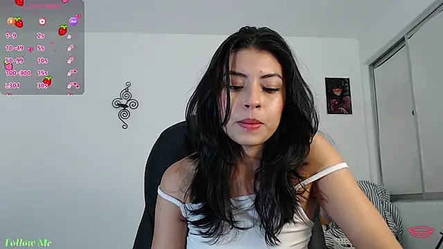 ellajonz online show from 06/07/26, 02:37