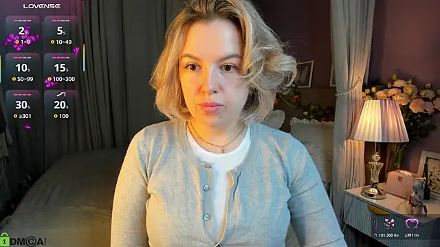 Nikki Kai online show from 10/31/25, 11:28