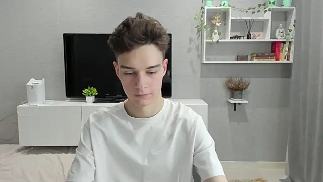 Snapshot of avegothy- chatting on 02/03/25, 11:42 avegothy- online show from 02/03/25, 11:42