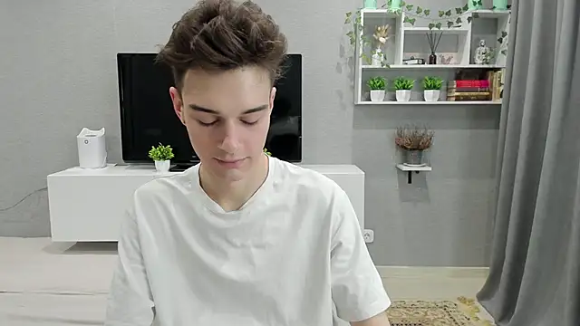 Snapshot of avegothy- chatting on 02/12/25, 01:27 avegothy- online show from 02/12/25, 01:27