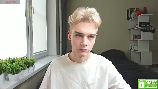 Snapshot of avegothy- chatting on 03/10/25, 12:48 avegothy- online show from 03/10/25, 12:48