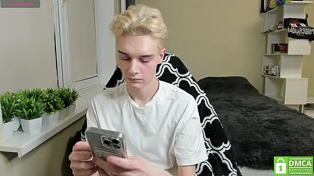 Snapshot of avegothy- chatting on 03/18/25, 04:15 avegothy- online show from 03/18/25, 04:15