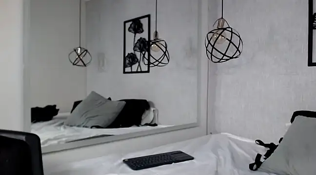 Liiamthompson online show from 02/03/25, 07:29