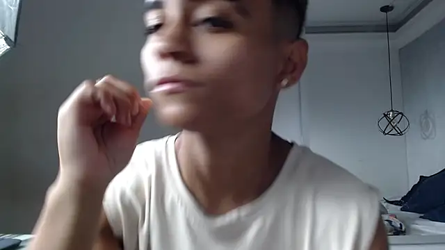 Liiamthompson online show from 02/10/25, 11:36