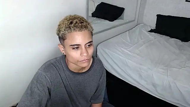 Liiamthompson online show from 02/13/25, 06:16