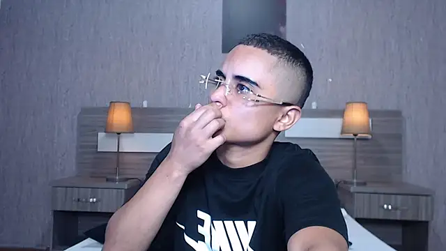 Liiamthompson online show from 09/12/25, 11:10