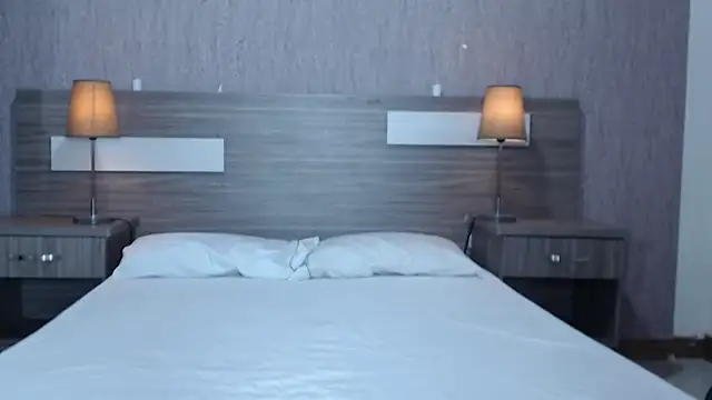 Liiamthompson online show from 09/20/25, 08:59