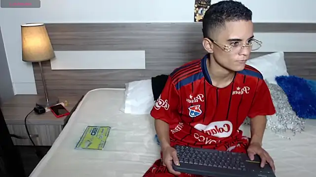 Snapshot of Liiamthompson chatting on 11/12/25, 06:52 Liiamthompson online show from 11/12/25, 06:52