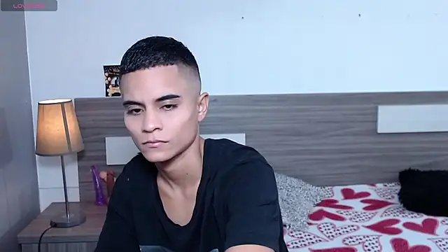 Snapshot of Liiamthompson chatting on 11/22/25, 09:19 Liiamthompson online show from 11/22/25, 09:19