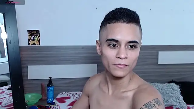 Snapshot of Liiamthompson chatting on 11/22/25, 09:25 Liiamthompson online show from 11/22/25, 09:25