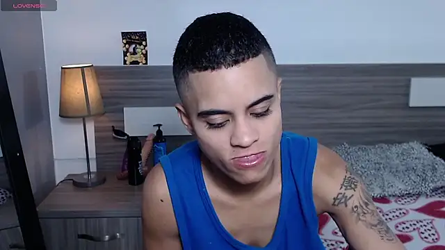 Snapshot of Liiamthompson chatting on 11/23/25, 10:53 Liiamthompson online show from 11/23/25, 10:53