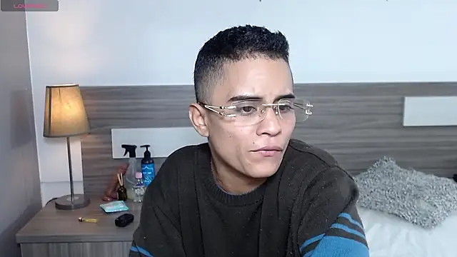 Snapshot of Liiamthompson chatting on 11/30/25, 09:57 Liiamthompson online show from 11/30/25, 09:57