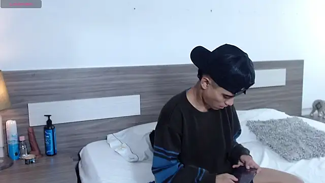 Snapshot of Liiamthompson chatting on 12/01/25, 10:37 Liiamthompson online show from 12/01/25, 10:37