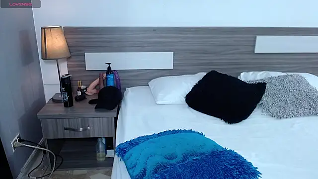 Snapshot of Liiamthompson chatting on 12/15/25, 09:24 Liiamthompson online show from 12/15/25, 09:24