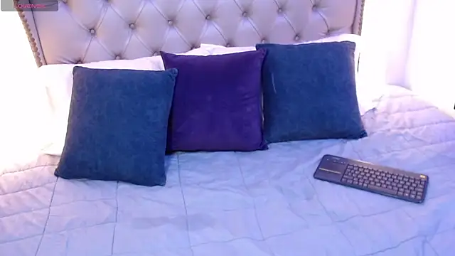 Liiamthompson online show from 06/02/26, 06:10