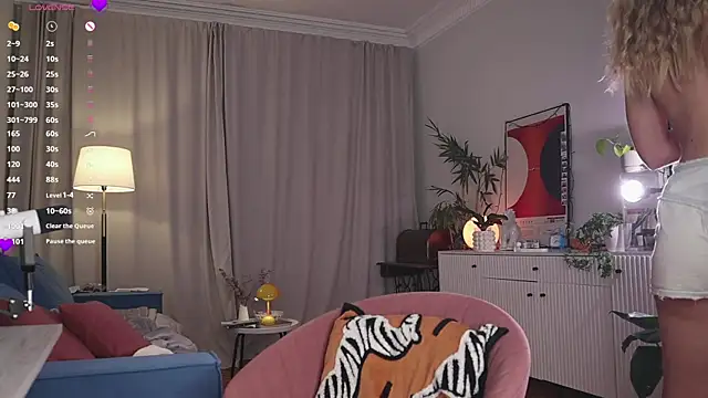 WhiteAnni online show from 12/15/25, 04:17