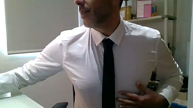 Snapshot of 66MA69 chatting on 11/28/25, 03:47 66MA69 online show from 11/28/25, 03:47