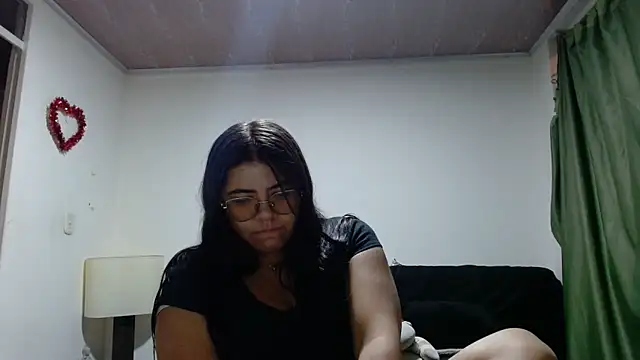 Snapshot of viccky_vick chatting on 10/19/25, 03:18 viccky vick online show from 10/19/25, 03:18