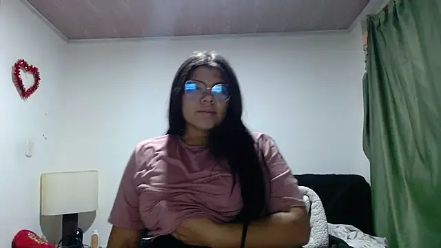 Snapshot of viccky_vick chatting on 10/21/25, 02:34 viccky vick online show from 10/21/25, 02:34