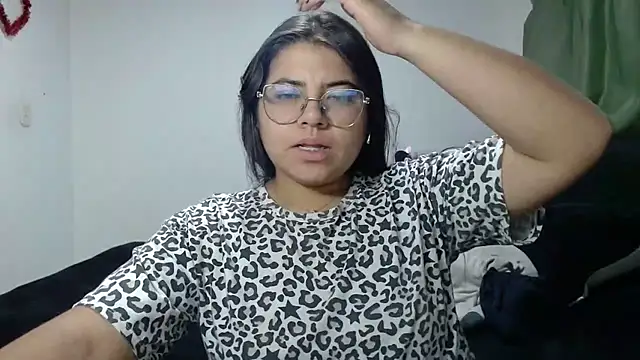 Snapshot of viccky_vick chatting on 10/25/25, 10:37 viccky vick online show from 10/25/25, 10:37