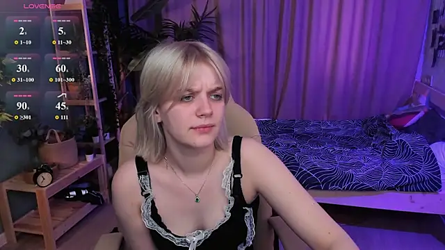 Gretchen Mol online show from 06/11/26, 06:33