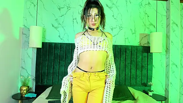 Snapshot of Alexa_vandercloude chatting on 10/23/25, 08:40 Alexa vandercloude online show from 10/23/25, 08:40