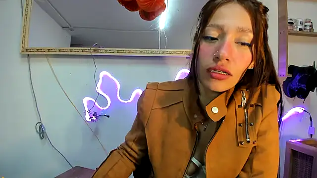 IZZY BEAUTIFUL online show from 02/21/25, 10:04