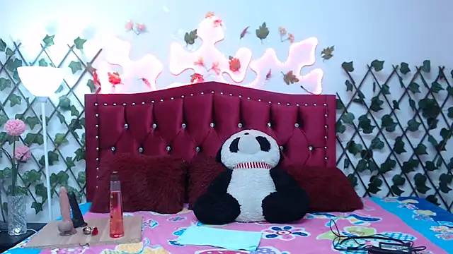 IZZY BEAUTIFUL online show from 09/15/25, 09:15