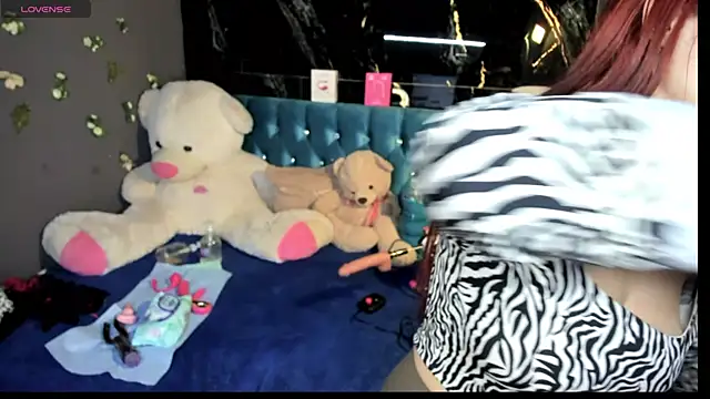 IZZY BEAUTIFUL online show from 11/02/25, 10:01