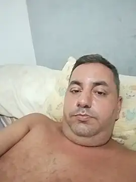 Snapshot of Cruelmalvado chatting on 12/15/25, 12:37 Cruelmalvado online show from 12/15/25, 12:37