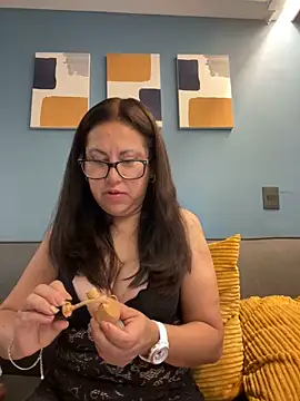 Snapshot of MirandaLatinaLovely chatting on 09/18/25, 03:58 MirandaLatinaLovely online show from 09/18/25, 03:58