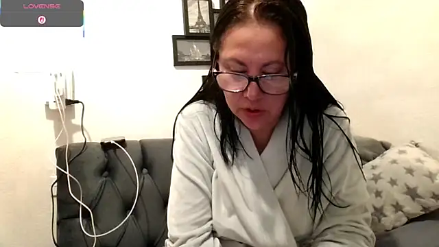 Snapshot of MirandaLatinaLovely chatting on 10/21/25, 03:24 MirandaLatinaLovely online show from 10/21/25, 03:24