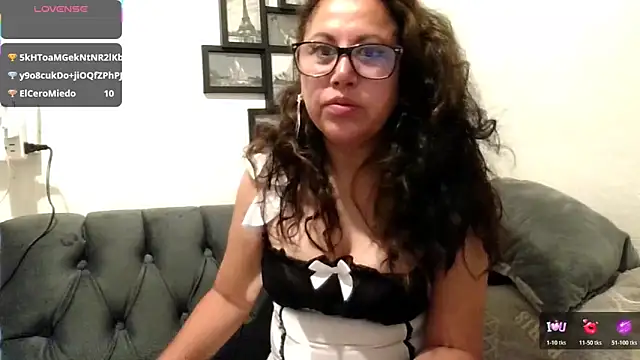 Snapshot of MirandaLatinaLovely chatting on 10/26/25, 04:13 MirandaLatinaLovely online show from 10/26/25, 04:13
