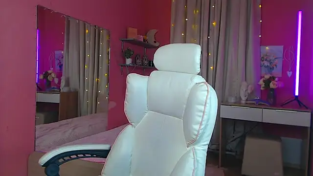 Snapshot of Jenny_Smit chatting on 02/19/25, 12:11 Jenny Smit online show from 02/19/25, 12:11