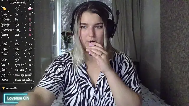 Snapshot of Jenny_Smit chatting on 10/20/25, 07:31 Jenny Smit online show from 10/20/25, 07:31