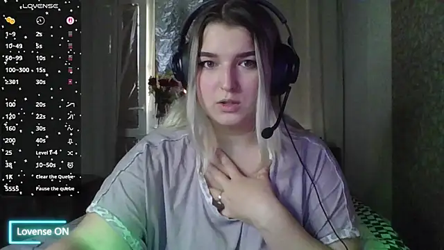 Snapshot of Jenny_Smit chatting on 10/22/25, 02:01 Jenny Smit online show from 10/22/25, 02:01