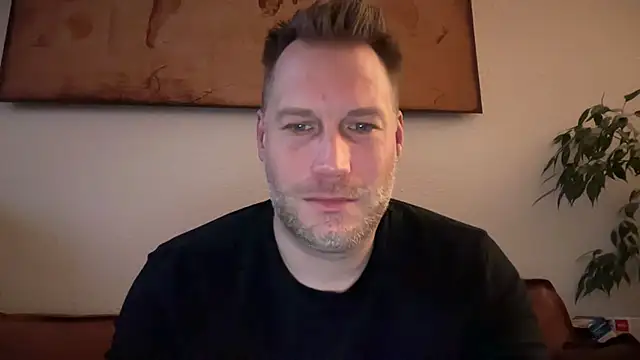 Snapshot of Christian87xxx chatting on 12/21/25, 07:15 Christian87xxx online show from 12/21/25, 07:15