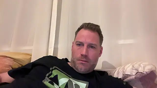 Snapshot of Christian87xxx chatting on 01/06/26, 05:27 Christian87xxx online show from 01/06/26, 05:27