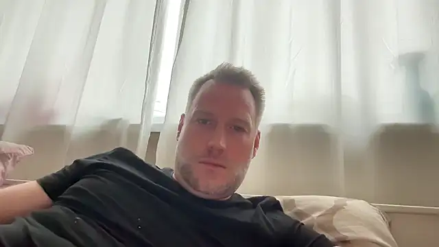 Snapshot of Christian87xxx chatting on 02/06/26, 11:02 Christian87xxx online show from 02/06/26, 11:02