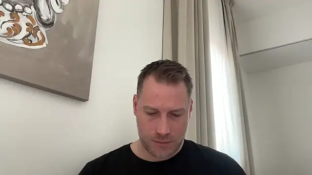Snapshot of Christian87xxx chatting on 02/12/26, 12:33 Christian87xxx online show from 02/12/26, 12:33