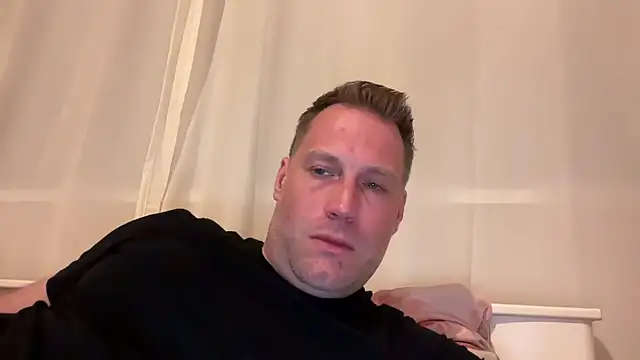Snapshot of Christian87xxx chatting on 02/27/26, 06:19 Christian87xxx online show from 02/27/26, 06:19