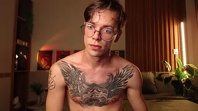 Snapshot of William_Henry_ chatting on 03/27/26, 01:44 William Henry online show from 03/27/26, 01:44
