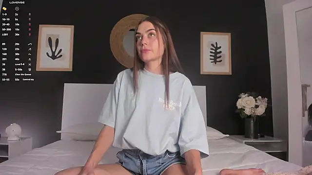 Snapshot of AlannaRussell_ chatting on 10/29/25, 07:04 AlannaRussell online show from 10/29/25, 07:04