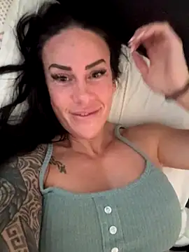 Snapshot of goddess-harper chatting on 09/30/25, 08:19 goddess-harper online show from 09/30/25, 08:19