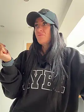 Snapshot of goddess-harper chatting on 10/30/25, 01:01 goddess-harper online show from 10/30/25, 01:01