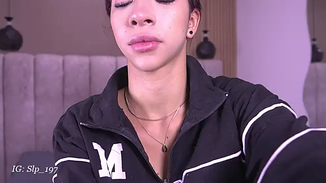 sara lopee1 online show from 08/01/26, 12:04